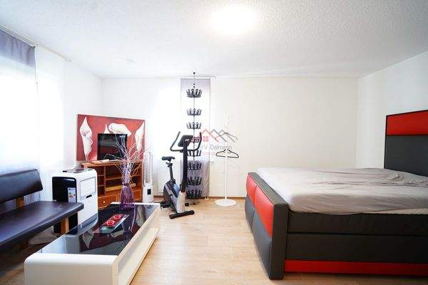 Wohn-Schlafzimmer der Einliegerwohnung