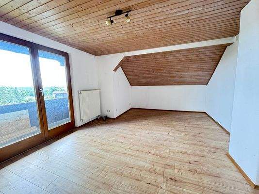 Zimmer DG m. Zugang z. Balkon