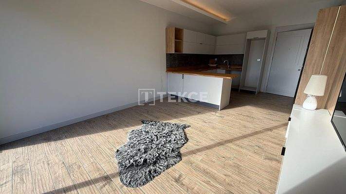 Panoramic Views Apartments in a Complex with a Pool in İzmir