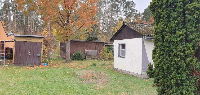 Grundstück mit Schuppen
