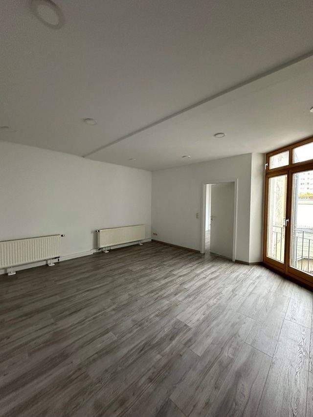 Schöne geräumige 2 Raum Etagenwohnung in Zwickau Zentrum ab sofort zu vermieten - Photo 5
