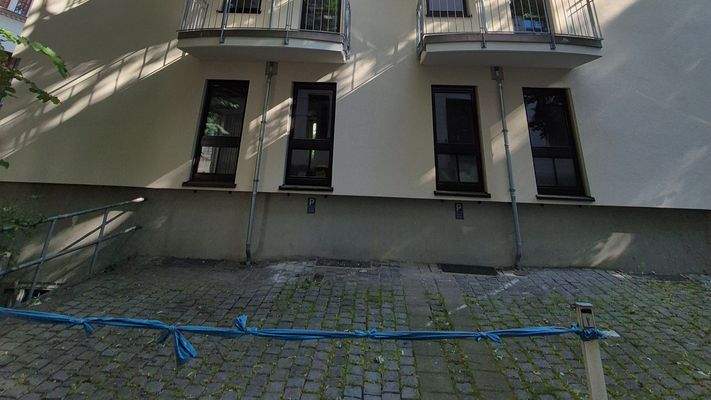 mögliche 2 PKW-Stellplätze