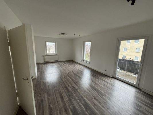 Wohnzimmer mit Balkon