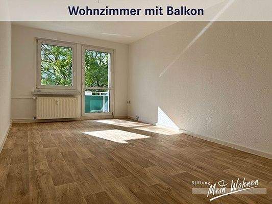 Wohnzimmer mit Balkon