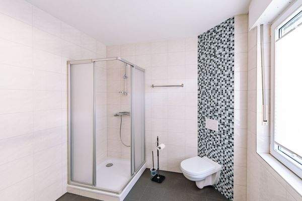 Badezimmer EG-Dusche.jpg