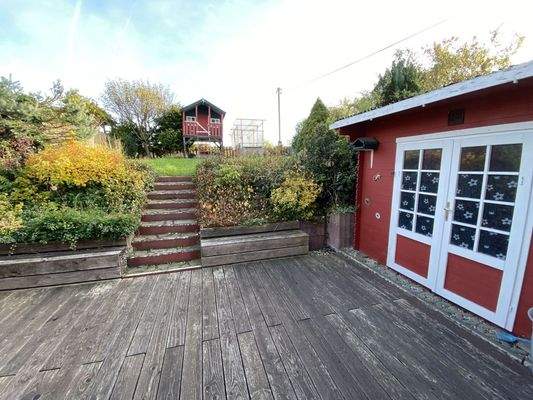 Terrasse und Aufgang Garten