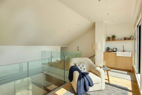 Galerie - KI möbliert