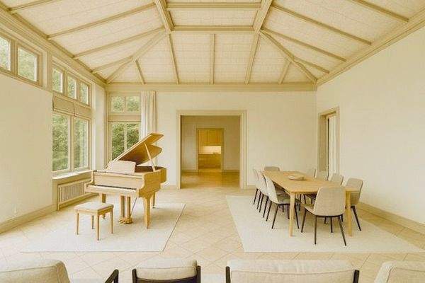 Wintergarten mit Zugang zur Küche und Terrasse (KI bearbeitet)