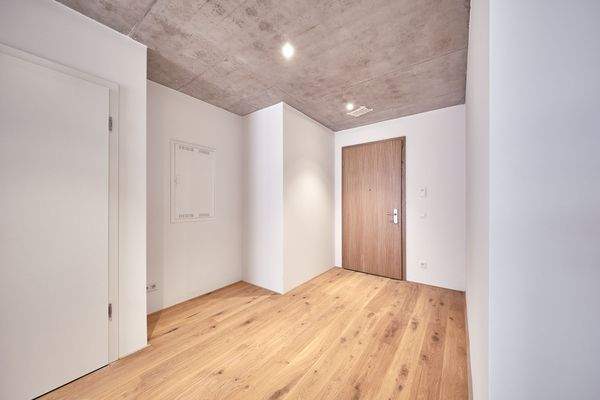 Flur mit Blick zur Eingangstür - HERDERGÄRTEN 3.2.5