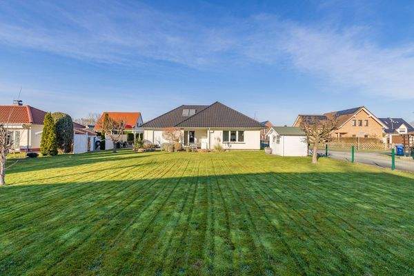 Großer gepflegter Garten