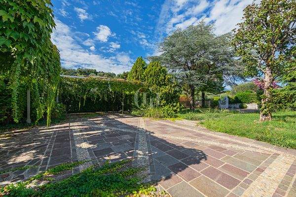 überdachter Stellplatz