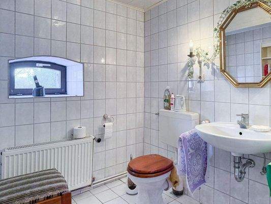 15. Duschbad Einliegerwohnung.jpg