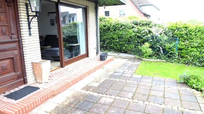 Terrasse und Hauseingang