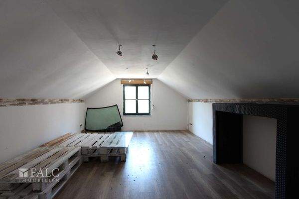 Speicher oberhalb Garage