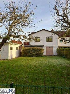 Endreihenhaus mit schönem Garten und großer Garage