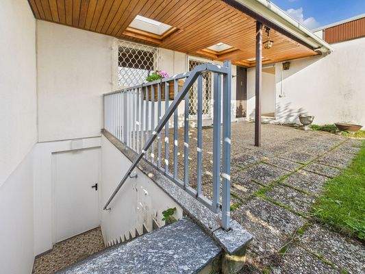 Außentreppe zum Untergeschoss