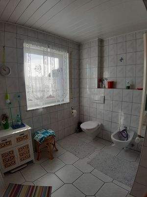 Badezimmer / WC - 1. OG