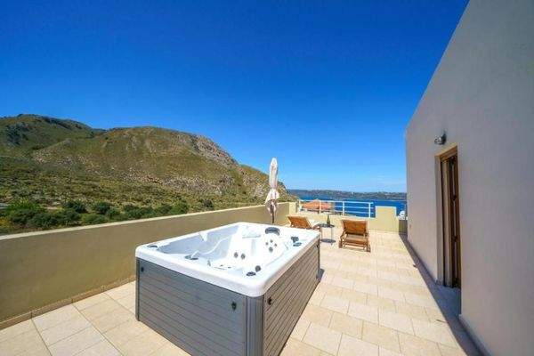 Kreta, Megala Chorafia: Villa mit Meerblick und separatem Apartment zu verkaufen