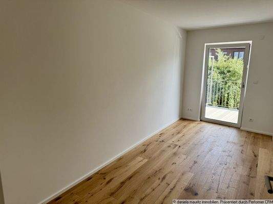 Weiteres Zimmer mit Balkonzugang