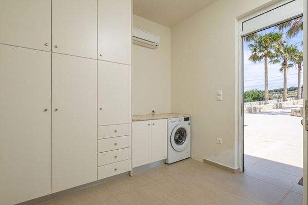 Kreta, Kokkino Chorio: Exotische Villa mit Panoramablick auf das Meer zu verkaufen