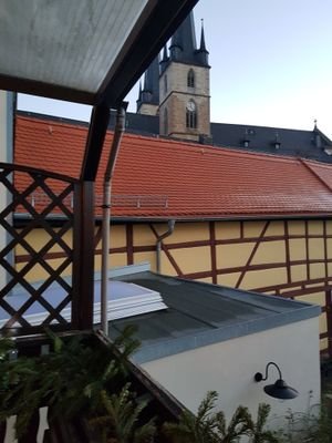 Außenterrasse mit Blick zur Johanneskirche