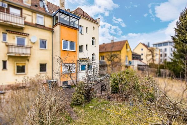 Rückansicht des Hauses sowie des gemeinschaftlichen Gartens