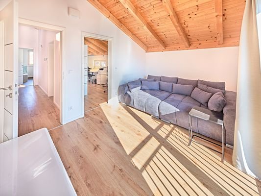 Schlafzimmer mit Bergblick und direktem Zugang zum Büro oder Ankleide