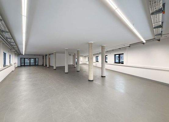 Neubau: Produktionshalle mit Fußbodenheizung