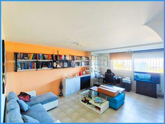 6ea12301f9e74d1a967d4fe063a4db23-original