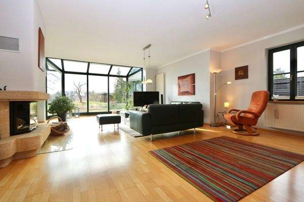 in das gemütliche Wohnzimmer 