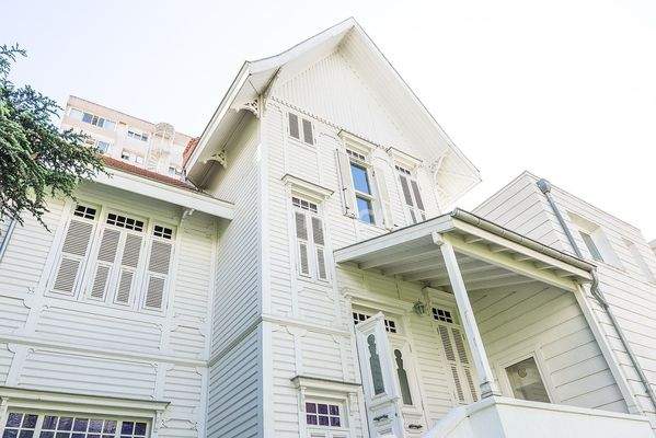 House with Detached Garden Close to Caddebostan Coast in Kadıköy