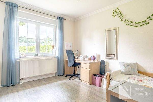 Großzügiges Kinderzimmer 