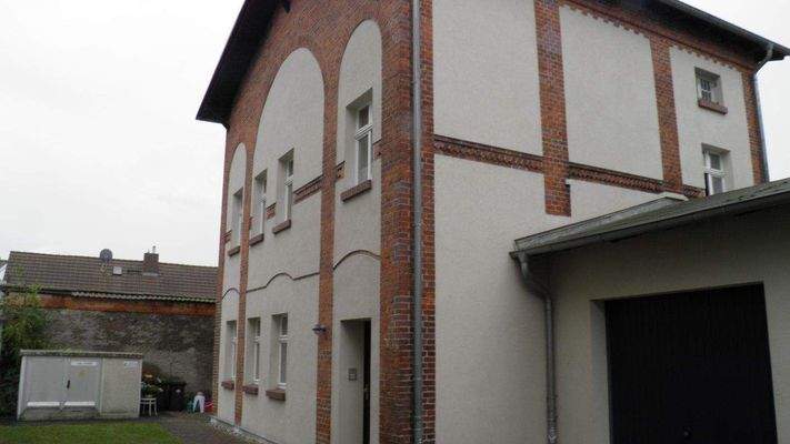 Hausansicht vom Puschkinplatz, Hof mit Hauseingang