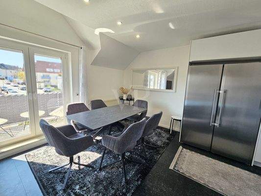 Lichtdurchfluteter Essbereich