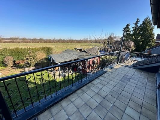 Terrasse mit Feldblick