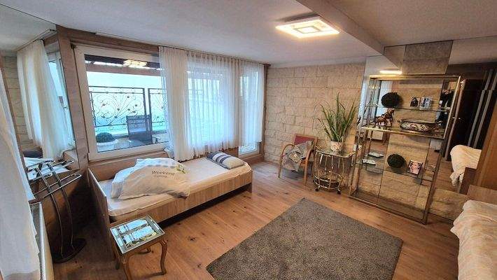 Schlafzimmer 1 mit Balkon