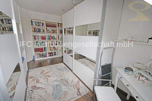 Ankleidezimmer im OG