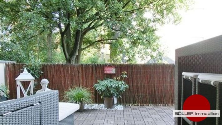 Große Terrasse ins Grüne