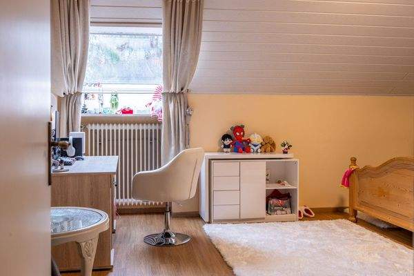 Großzügiges Wohnhaus mit Garten, Wintergarten & PV – ruhig gelegenes Raumwunder