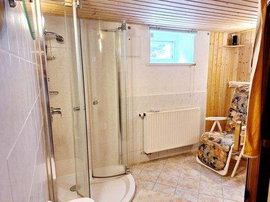 KG: Sauna und Dusche