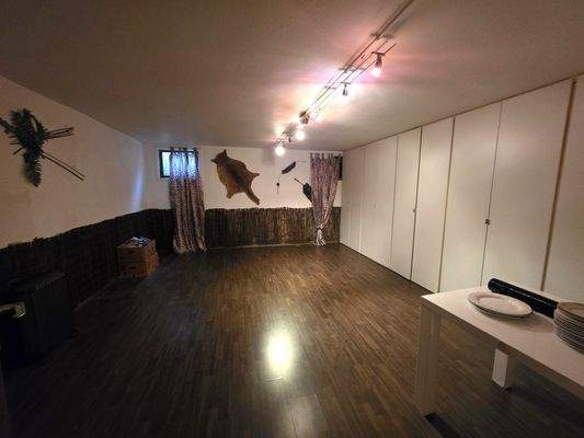 Hobbyraum mit Einbauschränken, KG