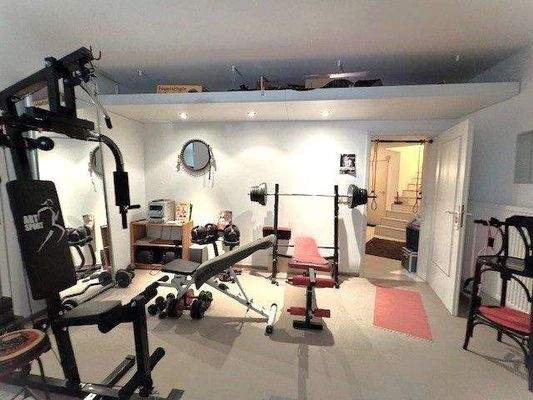 UG/KG: mit Hobby- und Fitnessraum