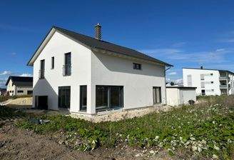 Außenansicht mit Garten