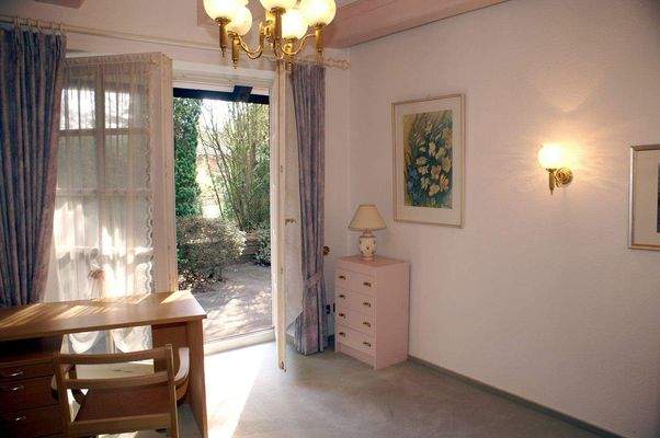 Kinder- o. 2. Schlafzimmer EG 12.JPG