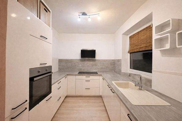 Küche Hochparterre.jpg