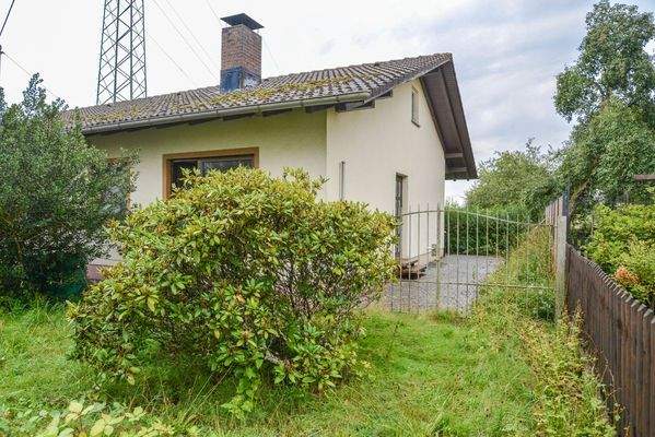 Vorderseite Blick in den Garten (rechts)