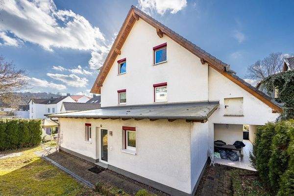 Außenansicht Neubau, Gartenseite, hintere Wohnung mit separatem Eingang