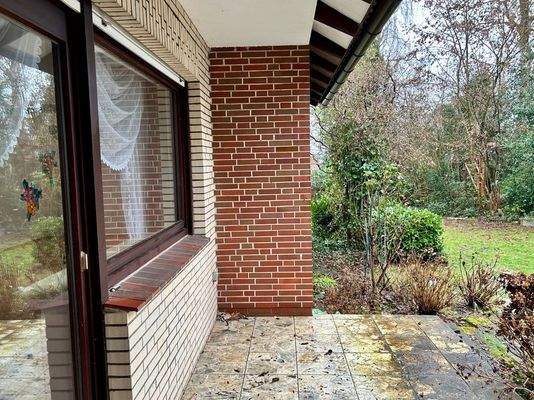 kleine Terrasse am Essbereich