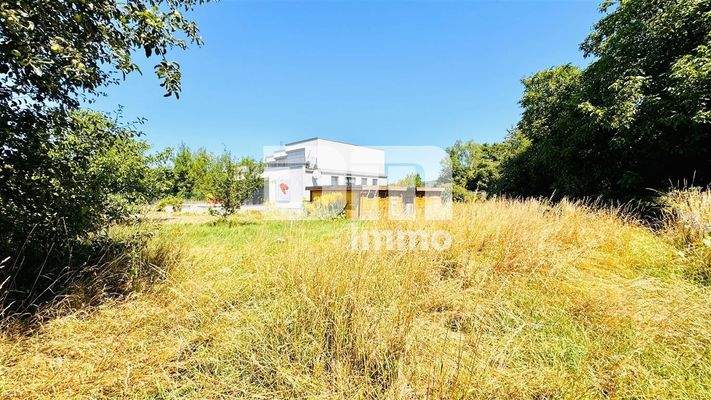 Großes Grundstück mit Baufenster