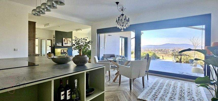 50615370-8783-4a38-b87d-509776e2911f